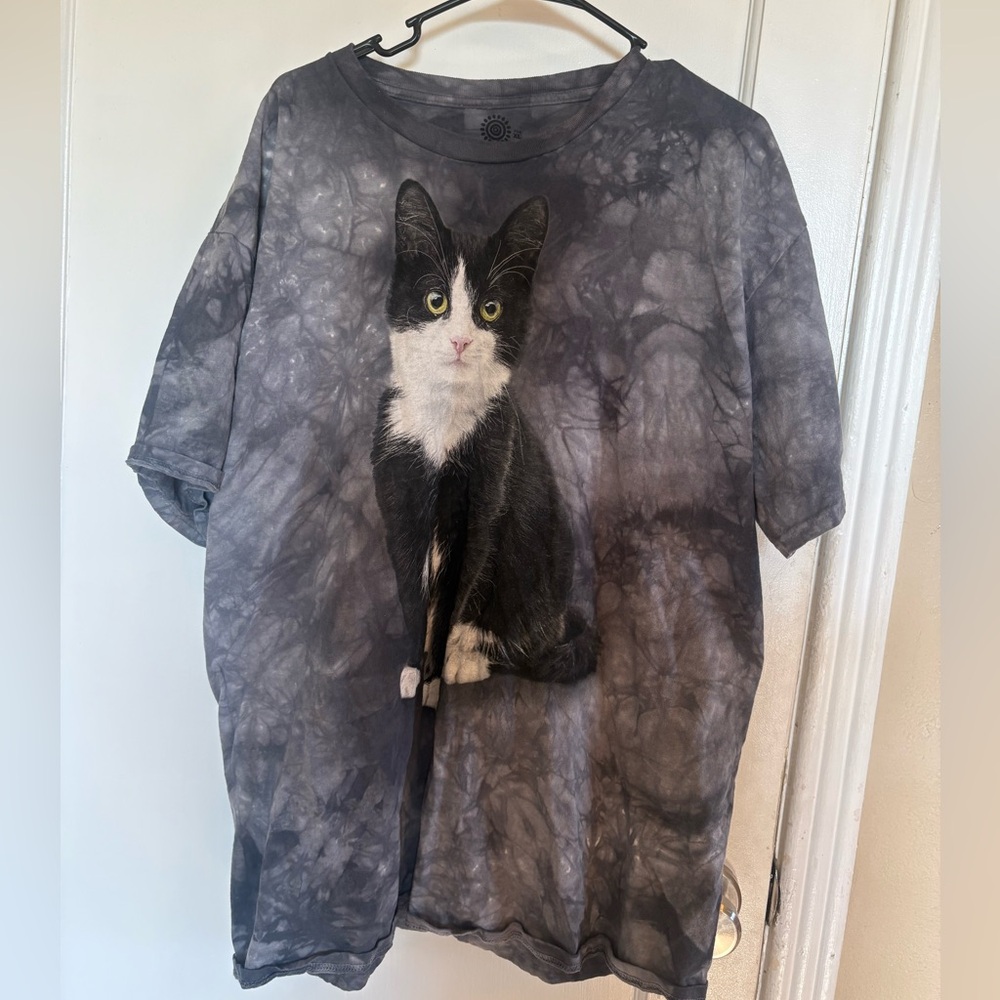 The Mountain Gray Cat T-Shirt